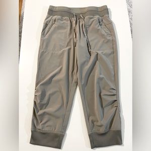 NWOT Kyodan Capri Joggers